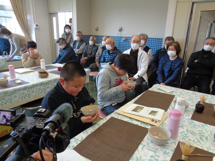 いただいたお茶を飲む練習