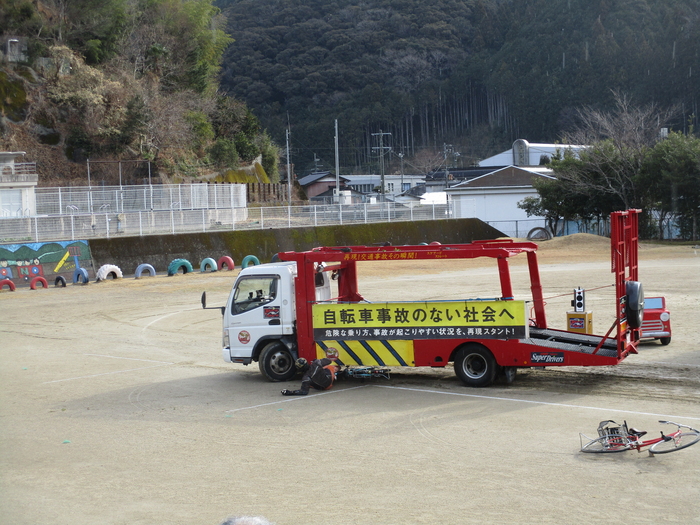 内輪差に注意！